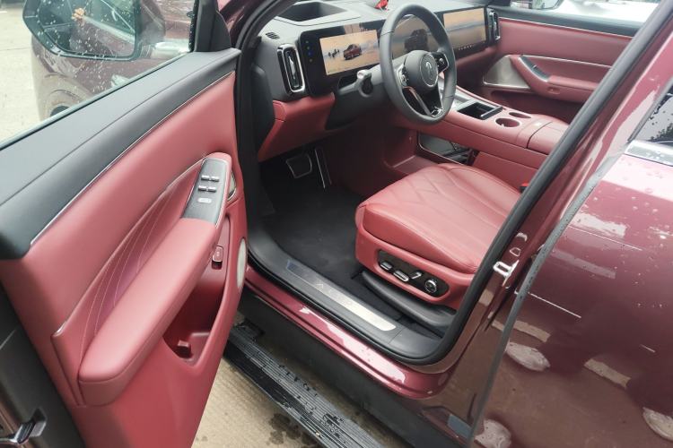 Used Hima AITO M8 2025 Extended-Range Ultra Version 53.4 kWh 5-Seater Edition Interior 3