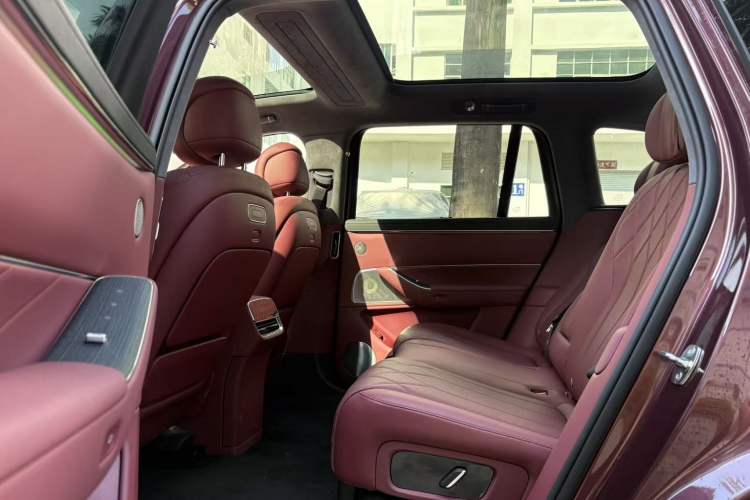 Used Hima AITO M8 2025 Extended-Range Ultra Version 53.4 kWh 5-Seater Edition Interior 3