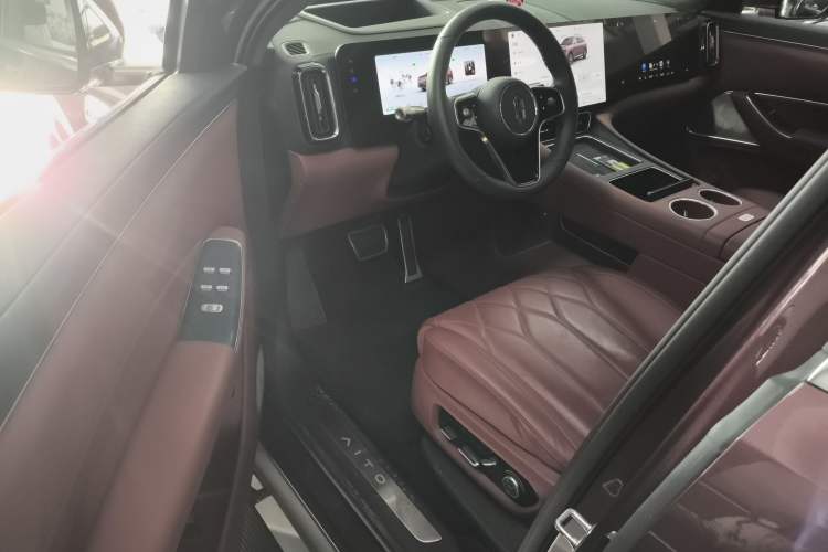 Used Hima AITO M8 2025 Extended-Range Ultra Version 53.4 kWh 5-Seater Edition Interior 3
