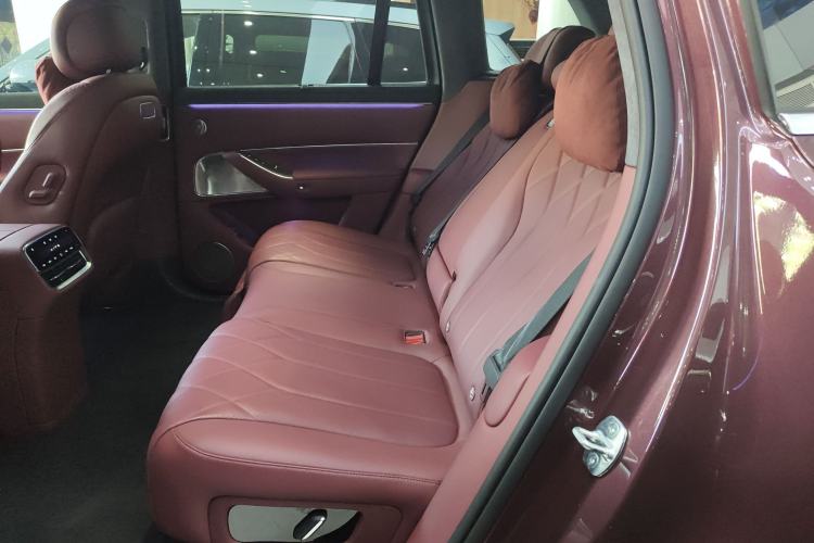 Used Hima AITO M8 2025 Extended-Range Ultra Version 53.4 kWh 5-Seater Edition Interior 4
