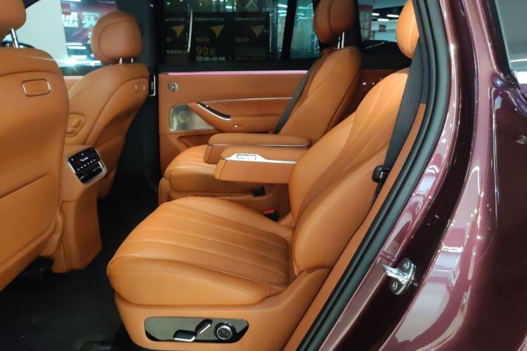 Used Hima AITO M8 2025 Extended-Range Max+ Version 53.4 kWh 6-Seater Edition Interior 4