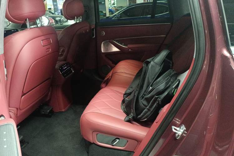 Used Hima AITO M8 2025 Extended-Range Ultra Version 53.4 kWh 5-Seater Edition Interior 4