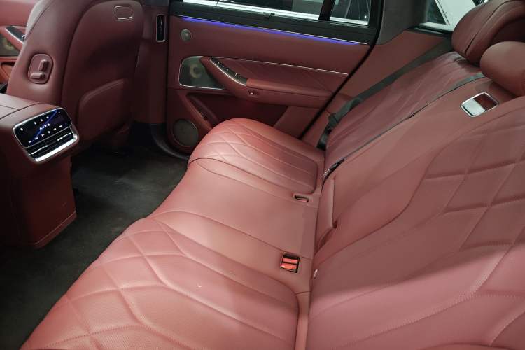 Used Hima AITO M8 2025 Extended-Range Ultra Version 53.4 kWh 5-Seater Edition Interior 4