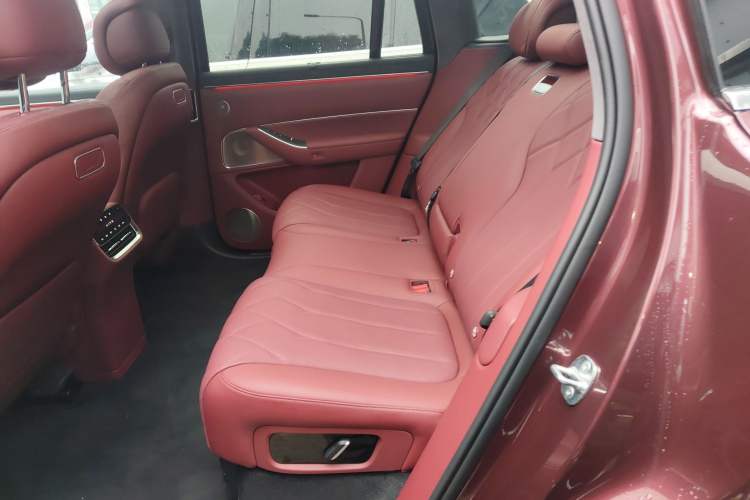 Used Hima AITO M8 2025 Extended-Range Ultra Version 53.4 kWh 5-Seater Edition Interior 4