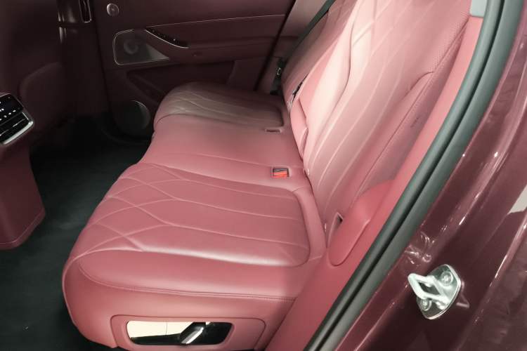 Used Hima AITO M8 2025 Extended-Range Ultra Version 53.4 kWh 5-Seater Edition Interior 4