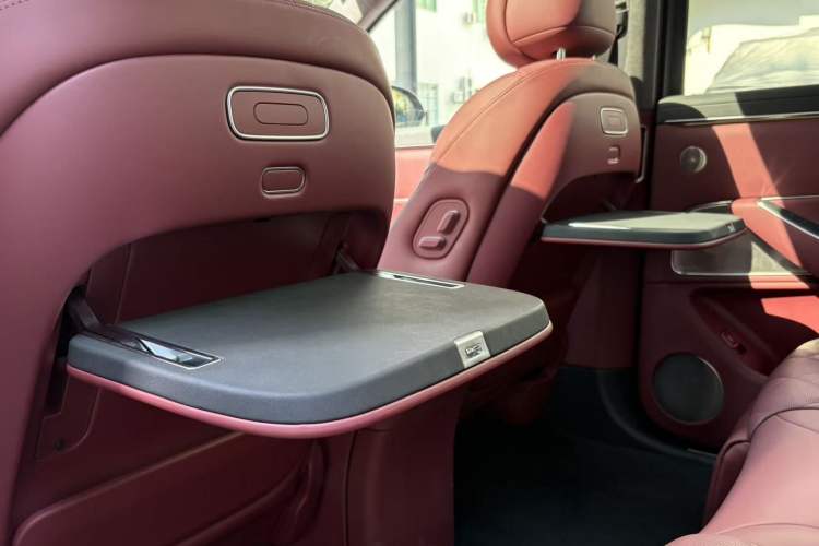 Used Hima AITO M8 2025 Extended-Range Ultra Version 53.4 kWh 5-Seater Edition Interior 8