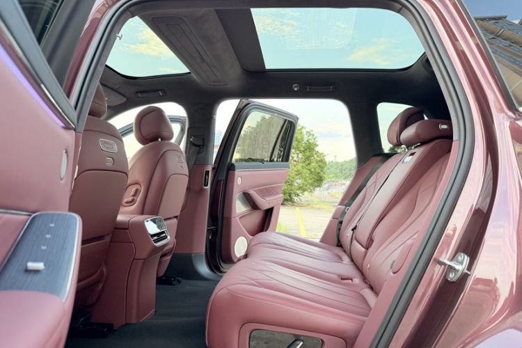 Used Hima AITO M8 2025 Extended-Range Ultra Version 53.4 kWh 5-Seater Edition Interior 9