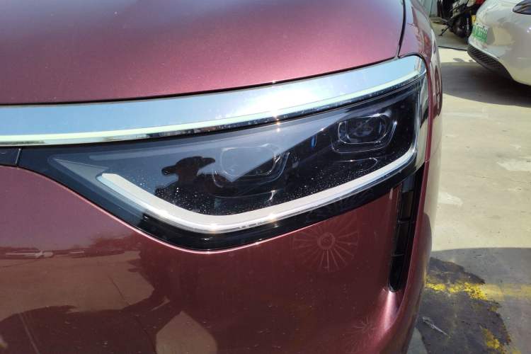 Used Hima AITO M8 2025 Extended-Range Ultra Version 53.4 kWh 5-Seater Edition Left Front Headlight