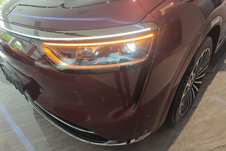 Used Hima AITO M8 2025 Extended-Range Ultra Version 53.4 kWh 6-Seater Edition Left Front Headlight