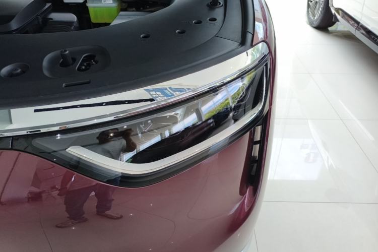 Used Hima AITO M8 2025 Extended-Range Ultra Version 53.4 kWh 5-Seater Edition Left Front Headlight