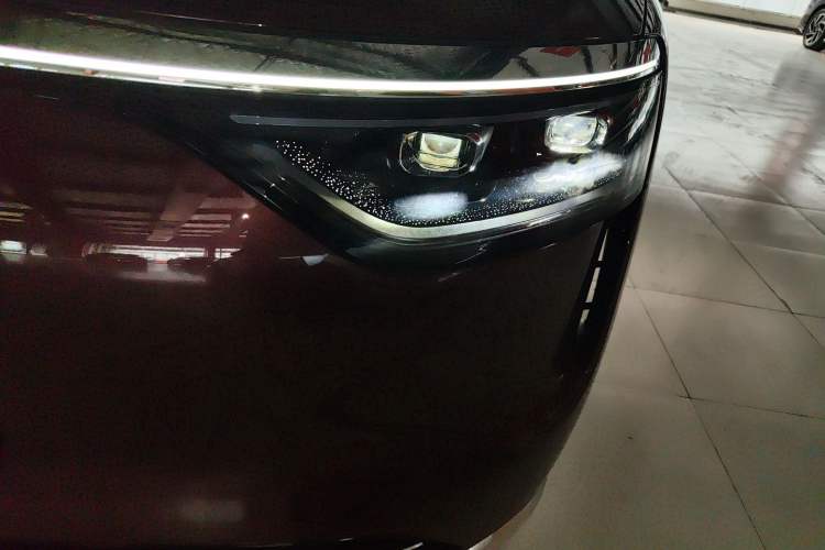 Used Hima AITO M8 2025 Extended-Range Ultra Version 53.4 kWh 5-Seater Edition Left Front Headlight