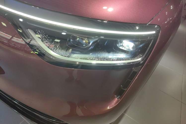 Used Hima AITO M8 2025 Extended-Range Ultra Version 53.4 kWh 5-Seater Edition Left Front Headlight