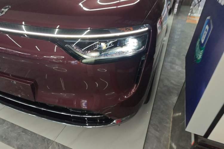 Used Hima AITO M8 2025 Extended-Range Ultra Version 53.4 kWh 5-Seater Edition Left Front Headlight