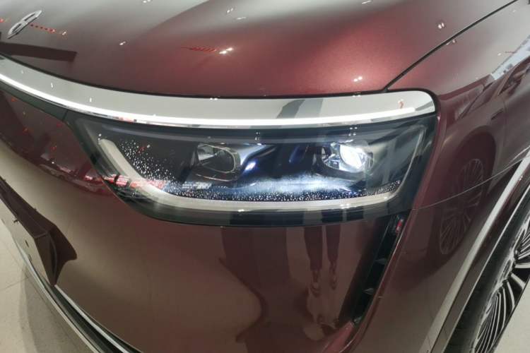 Used Hima AITO M8 2025 Extended-Range Ultra Version 53.4 kWh 6-Seater Edition Left Front Headlight