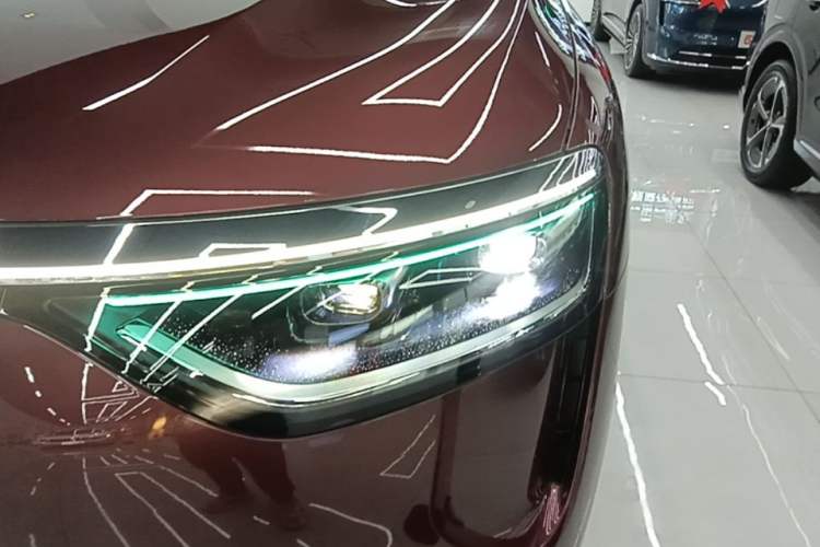Used Hima AITO M8 2025 Extended-Range Ultra Version 53.4 kWh 5-Seater Edition Left Front Headlight