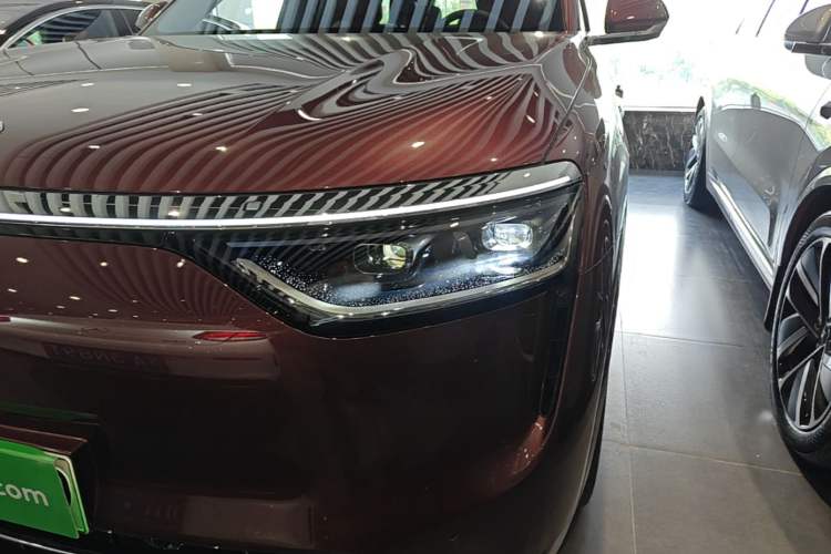 Used Hima AITO M8 2025 Extended-Range Ultra Version 53.4 kWh 5-Seater Edition Left Front Headlight