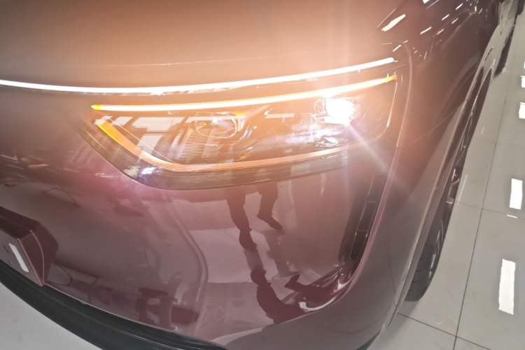Used Hima AITO M8 2025 Extended-Range Ultra Version 53.4 kWh 6-Seater Edition Left Front Headlight