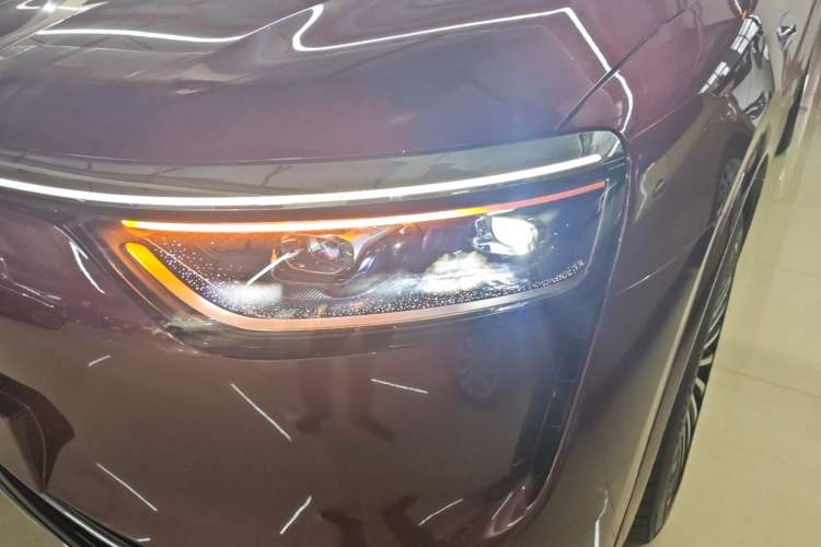 Used Hima AITO M8 2025 Extended-Range Ultra Version 53.4 kWh 5-Seater Edition Left Front Headlight