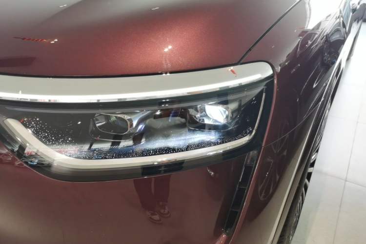 Used Hima AITO M8 2025 Extended-Range Ultra Version 53.4 kWh 5-Seater Edition Left Front Headlight
