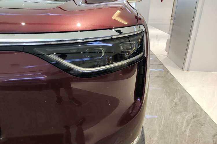 Used Hima AITO M8 2025 Extended-Range Ultra Version 53.4 kWh 6-Seater Edition Left Front Headlight