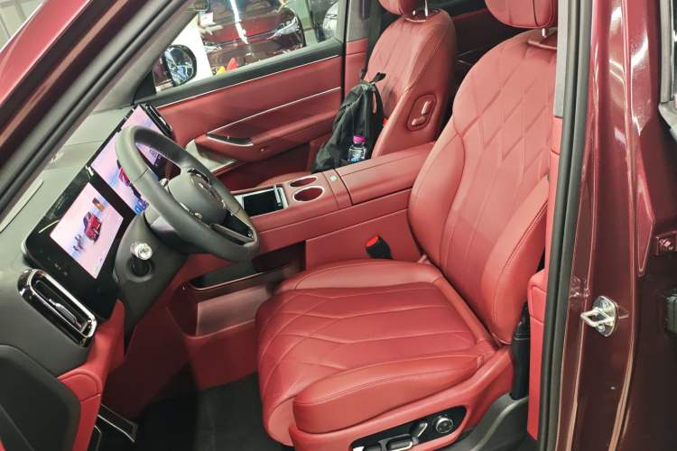 Used Hima AITO M8 2025 Extended-Range Ultra Version 53.4 kWh 5-Seater Edition Left Front Seat