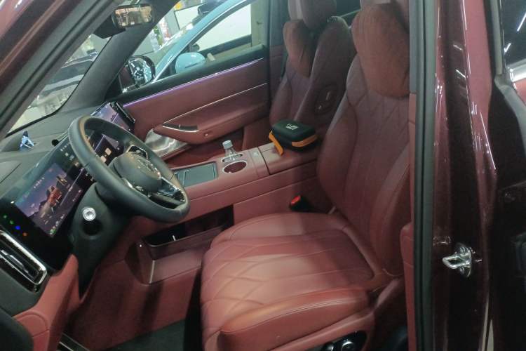 Used Hima AITO M8 2025 Extended-Range Ultra Version 53.4 kWh 5-Seater Edition Left Front Seat