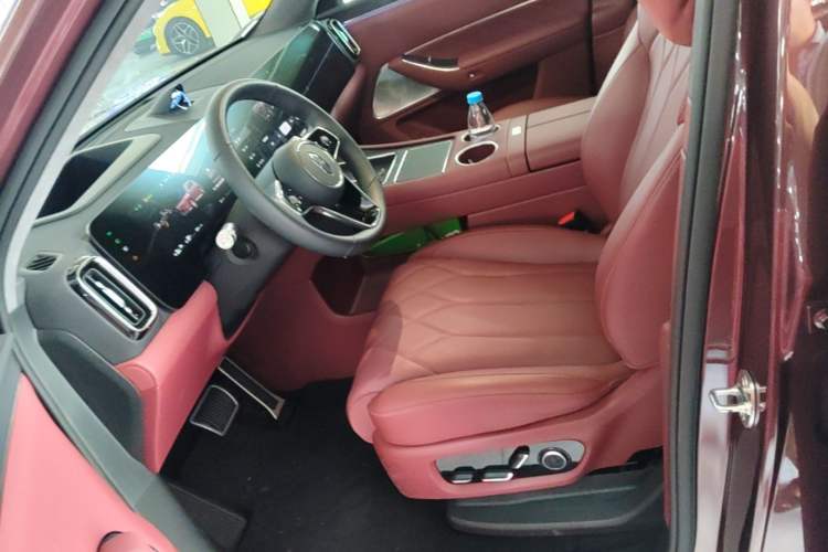 Used Hima AITO M8 2025 Extended-Range Ultra Version 53.4 kWh 5-Seater Edition Left Front Seat