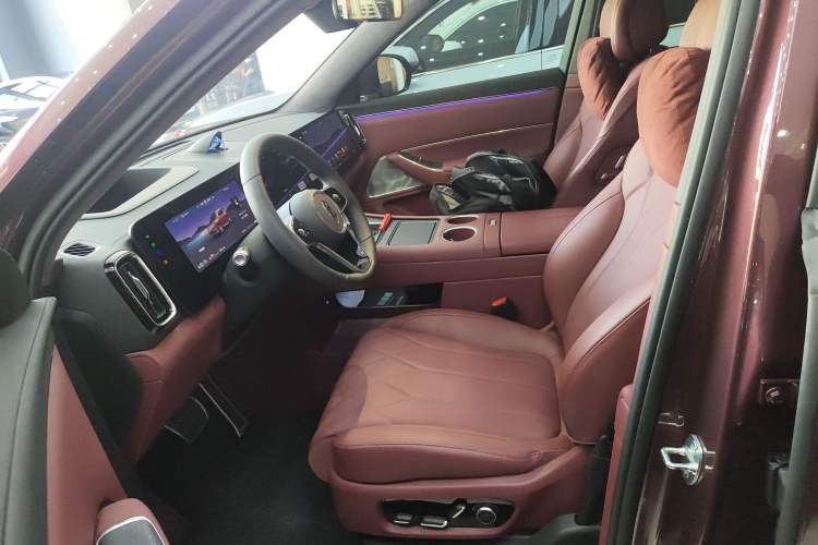Used Hima AITO M8 2025 Extended-Range Ultra Version 53.4 kWh 5-Seater Edition Left Front Seat