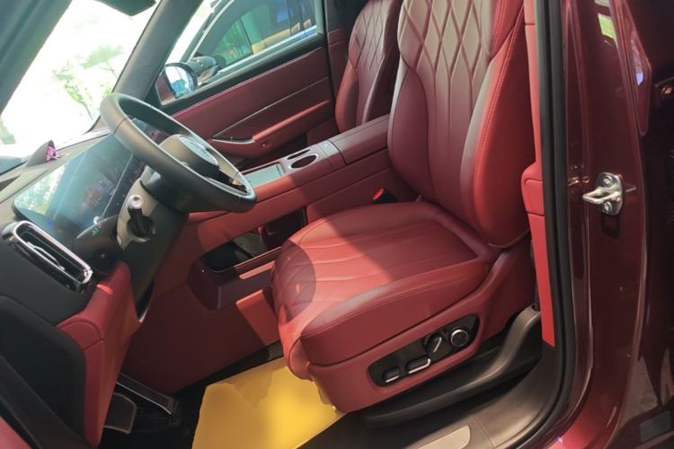Used Hima AITO M8 2025 Extended-Range Ultra Version 53.4 kWh 6-Seater Edition Left Front Seat