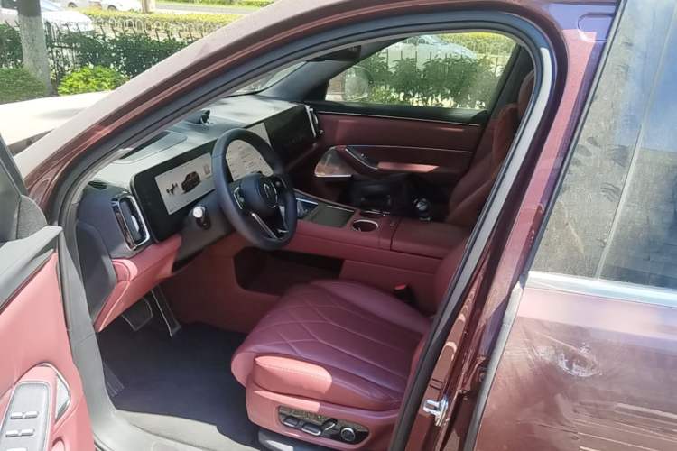 Used Hima AITO M8 2025 Extended-Range Ultra Version 53.4 kWh 5-Seater Edition Left Front Seat