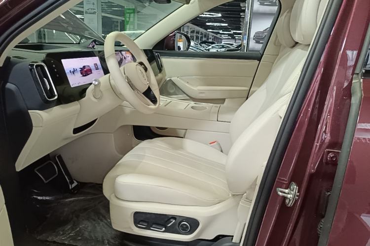 Used Hima AITO M8 2025 Extended-Range Ultra Version 53.4 kWh 6-Seater Edition Left Front Seat