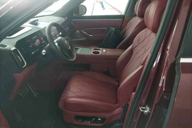Used Hima AITO M8 2025 Extended-Range Ultra Version 53.4 kWh 5-Seater Edition Left Front Seat
