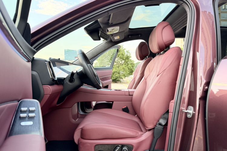 Used Hima AITO M8 2025 Extended-Range Ultra Version 53.4 kWh 5-Seater Edition Left Front Seat
