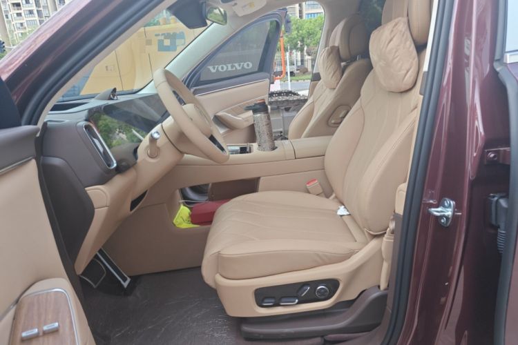 Used Hima AITO M8 2025 Extended-Range Max+ Version 53.4 kWh 6-Seater Edition Left Front Seat