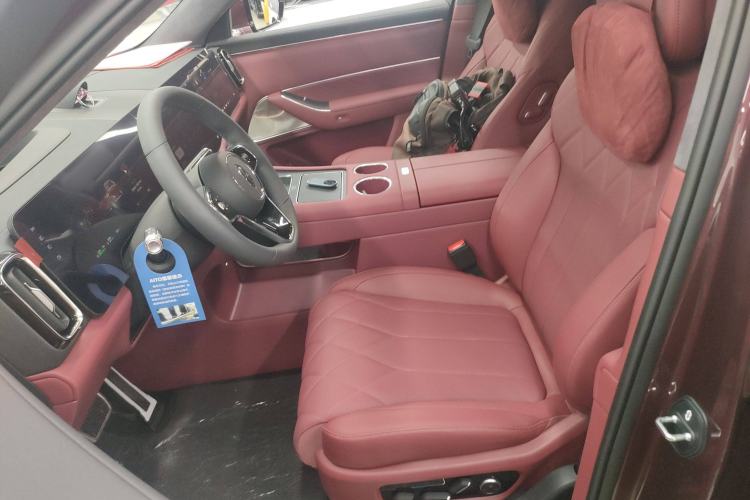 Used Hima AITO M8 2025 Extended-Range Max+ Version 53.4 kWh 5-Seater Edition Left Front Seat