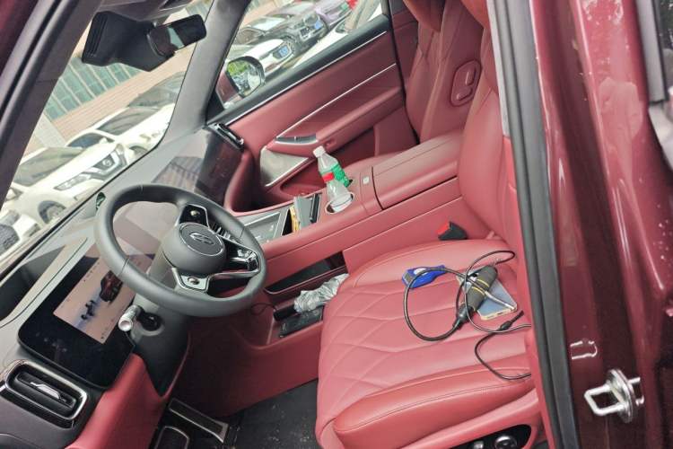 Used Hima AITO M8 2025 Extended-Range Ultra Version 53.4 kWh 5-Seater Edition Left Front Seat
