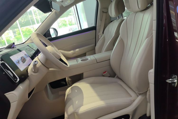 Used Hima AITO M8 2025 Extended-Range Max+ Version 53.4 kWh 6-Seater Edition Left Front Seat