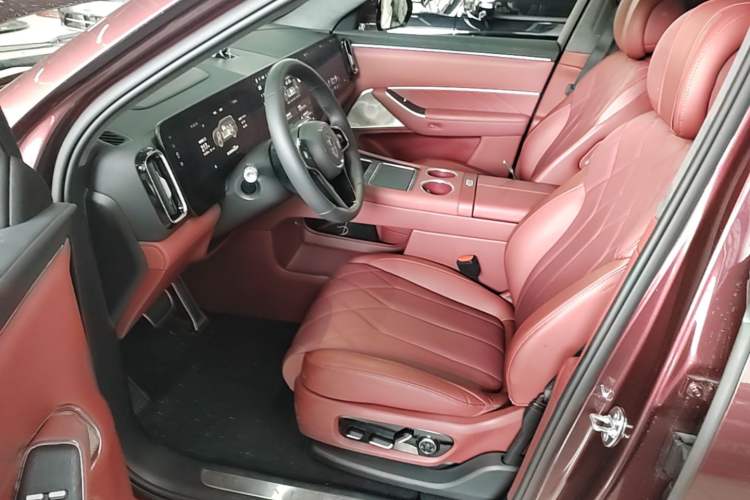 Used Hima AITO M8 2025 Extended-Range Ultra Version 53.4 kWh 5-Seater Edition Left Front Seat