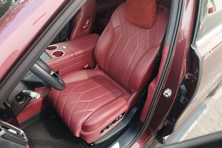 Used Hima AITO M8 2025 Extended-Range Ultra Version 53.4 kWh 5-Seater Edition Left Front Seat