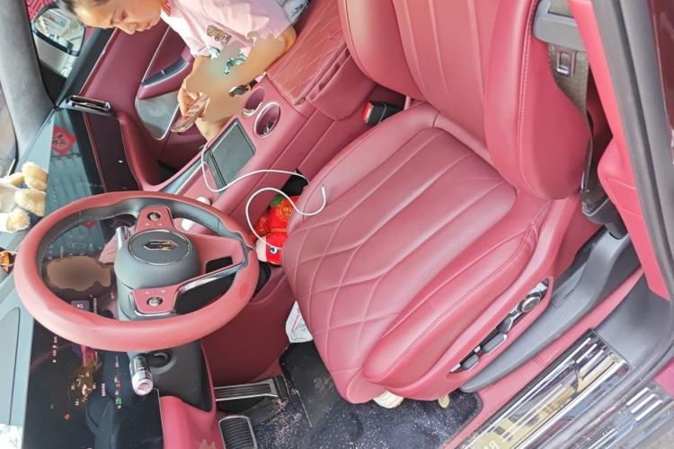 Used Hima AITO M8 2025 Extended-Range Ultra Version 53.4 kWh 6-Seater Edition Left Front Seat