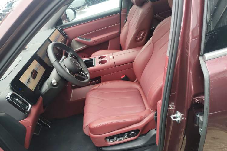 Used Hima AITO M8 2025 Extended-Range Ultra Version 53.4 kWh 5-Seater Edition Left Front Seat