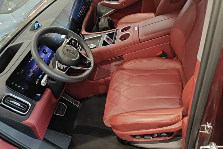 Used Hima AITO M8 2025 Extended-Range Ultra Version 53.4 kWh 5-Seater Edition Left Front Seat