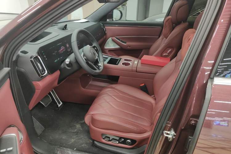Used Hima AITO M8 2025 Extended-Range Max+ Version 53.4 kWh 6-Seater Edition Left Front Seat