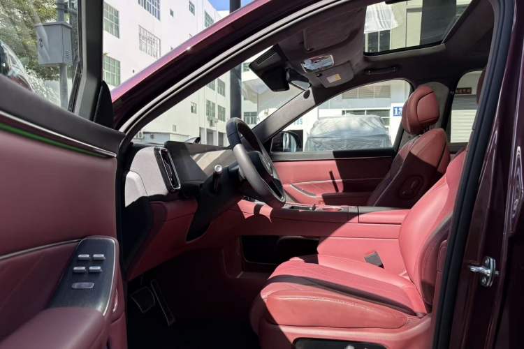Used Hima AITO M8 2025 Extended-Range Ultra Version 53.4 kWh 5-Seater Edition Left Front Seat