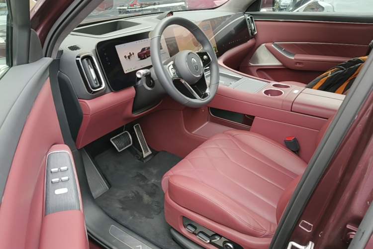 Used Hima AITO M8 2025 Extended-Range Ultra Version 53.4 kWh 5-Seater Edition Left Front Seat