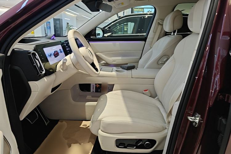 Used Hima AITO M8 2025 Extended-Range Max+ Version 53.4 kWh 6-Seater Edition Left Front Seat