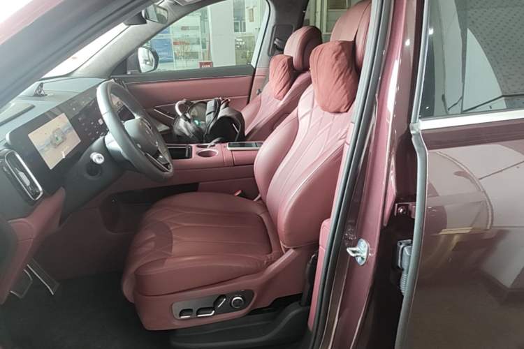 Used Hima AITO M8 2025 Extended-Range Ultra Version 53.4 kWh 5-Seater Edition Left Front Seat