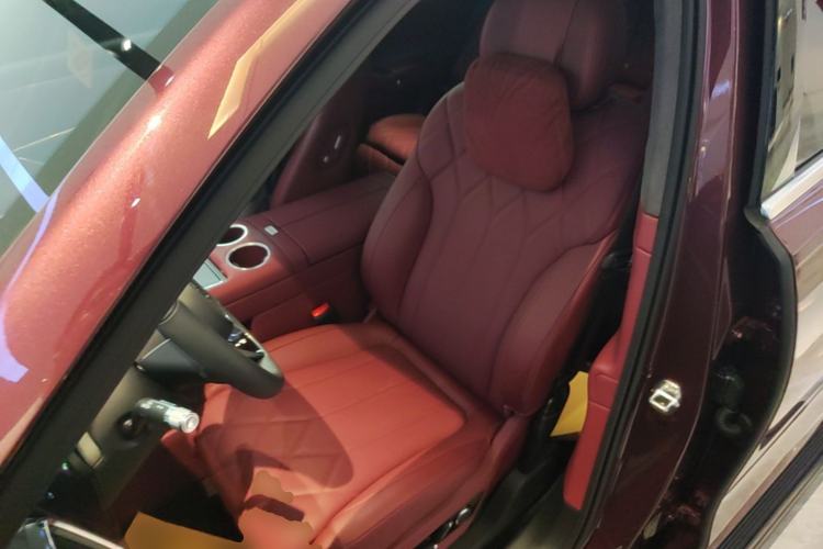 Used Hima AITO M8 2025 Extended-Range Ultra Version 53.4 kWh 6-Seater Edition Left Front Seat