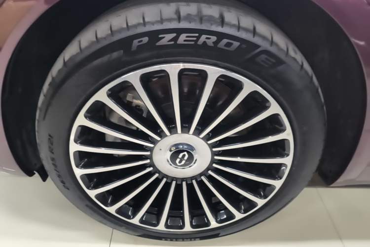 Used Hima AITO M8 2025 Extended-Range Ultra Version 53.4 kWh 5-Seater Edition Left Front Wheel Hub