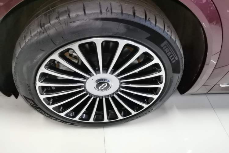 Used Hima AITO M8 2025 Extended-Range Ultra Version 53.4 kWh 5-Seater Edition Left Front Wheel Hub